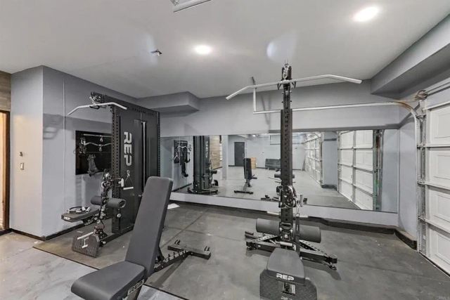 6048 Oak Fence Lane, Lancaster, CA 93536