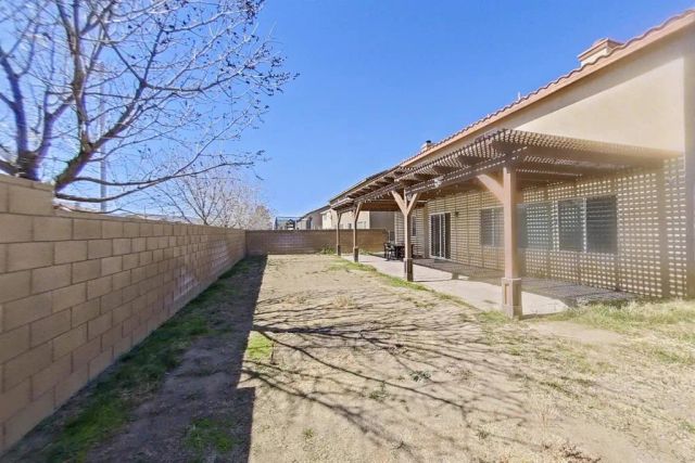 6048 Oak Fence Lane, Lancaster, CA 93536