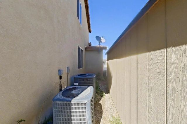 6048 Oak Fence Lane, Lancaster, CA 93536