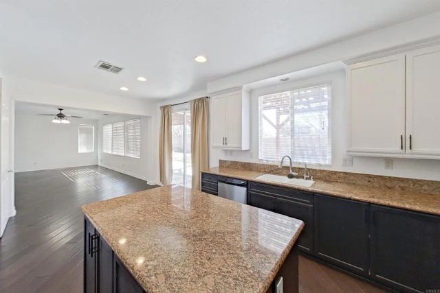 6048 Oak Fence Lane, Lancaster, CA 93536