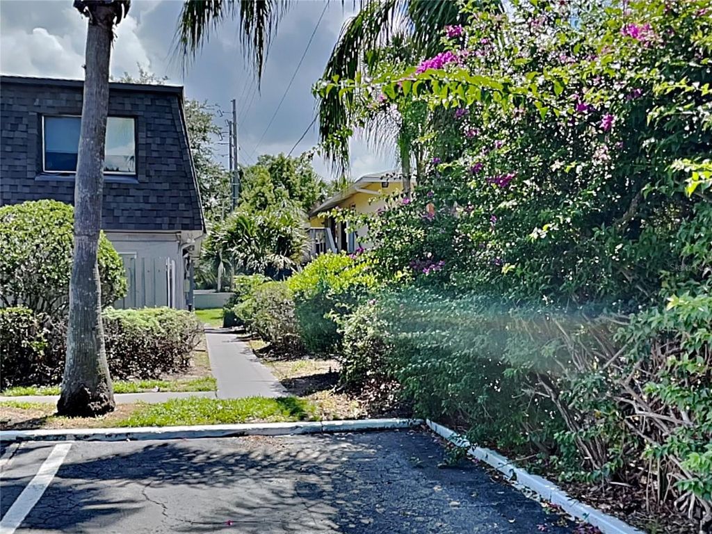 1954 CONWAY ROAD 11, Orlando, FL 32812