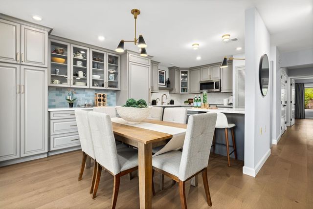 1388 Rockledge Ln 4, Walnut Creek, CA 94595