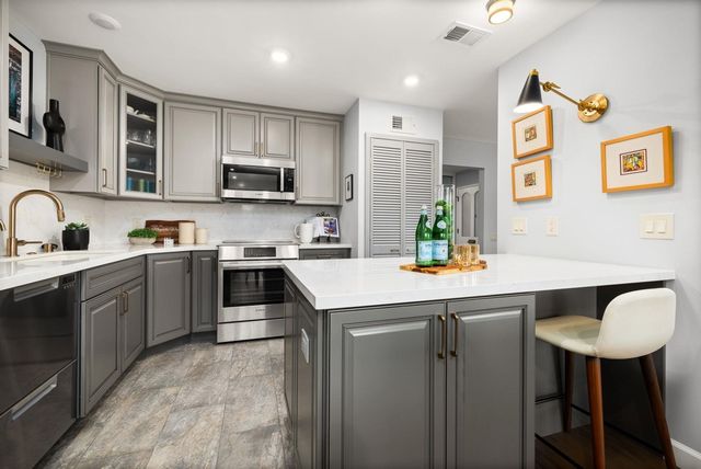 1388 Rockledge Ln 4, Walnut Creek, CA 94595