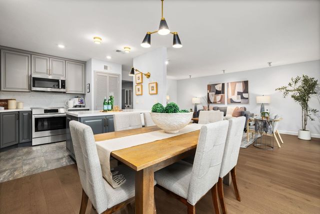 1388 Rockledge Ln 4, Walnut Creek, CA 94595