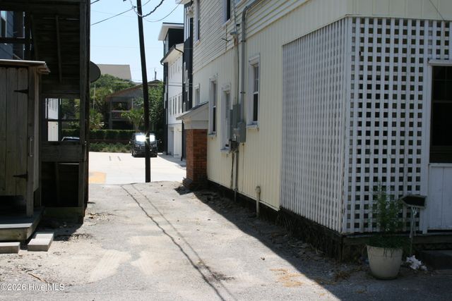 7 E Columbia Street E, Wrightsville Beach, NC 28480
