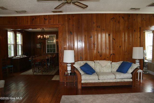 7 E Columbia Street E, Wrightsville Beach, NC 28480