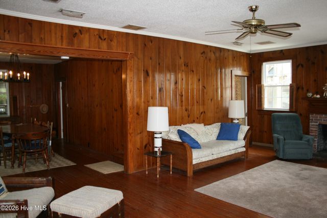 7 E Columbia Street E, Wrightsville Beach, NC 28480