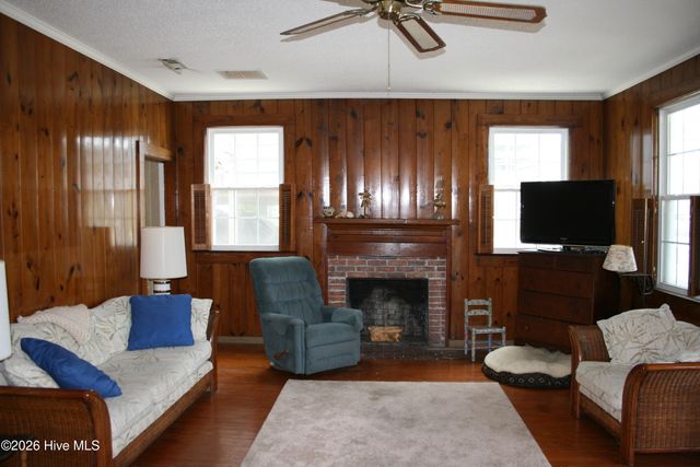 7 E Columbia Street E, Wrightsville Beach, NC 28480
