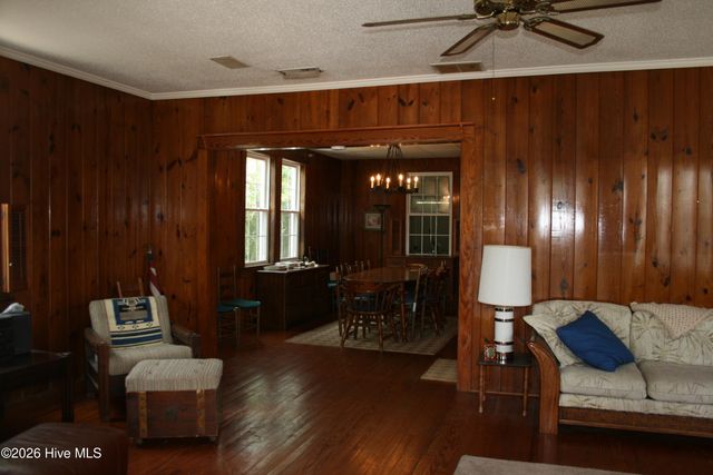 7 E Columbia Street E, Wrightsville Beach, NC 28480