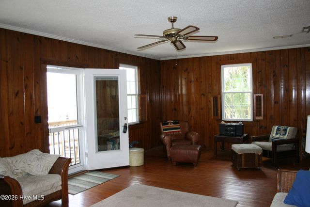 7 E Columbia Street E, Wrightsville Beach, NC 28480