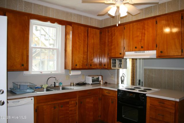 7 E Columbia Street E, Wrightsville Beach, NC 28480
