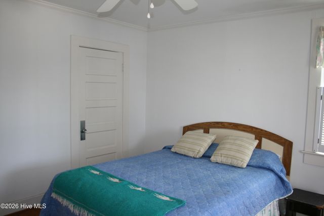 7 E Columbia Street E, Wrightsville Beach, NC 28480