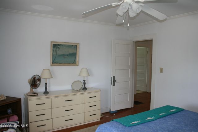 7 E Columbia Street E, Wrightsville Beach, NC 28480