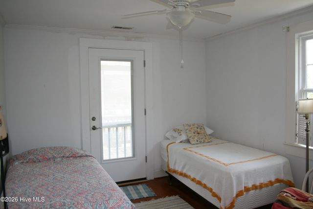 7 E Columbia Street E, Wrightsville Beach, NC 28480