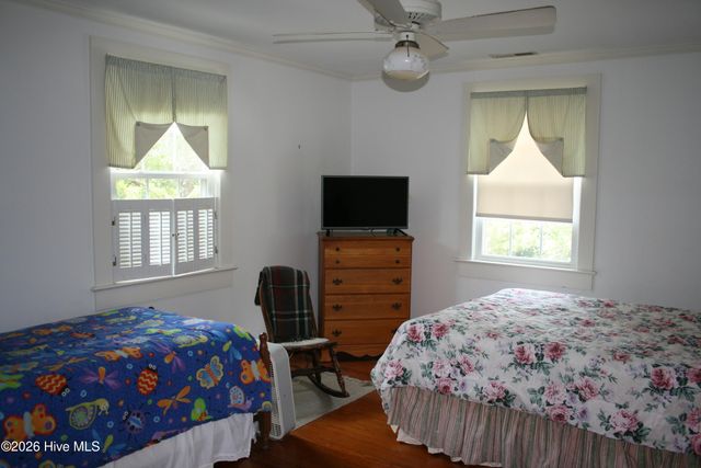 7 E Columbia Street E, Wrightsville Beach, NC 28480