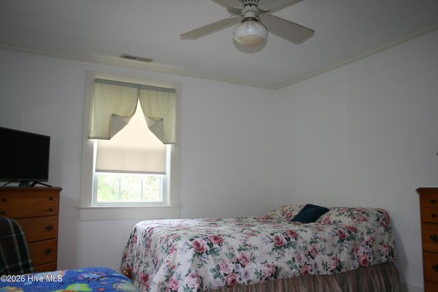 7 E Columbia Street E, Wrightsville Beach, NC 28480