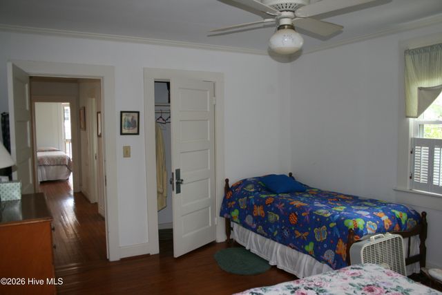 7 E Columbia Street E, Wrightsville Beach, NC 28480
