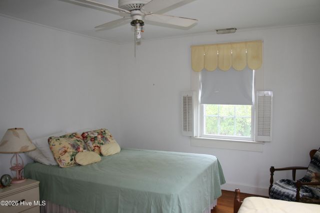 7 E Columbia Street E, Wrightsville Beach, NC 28480