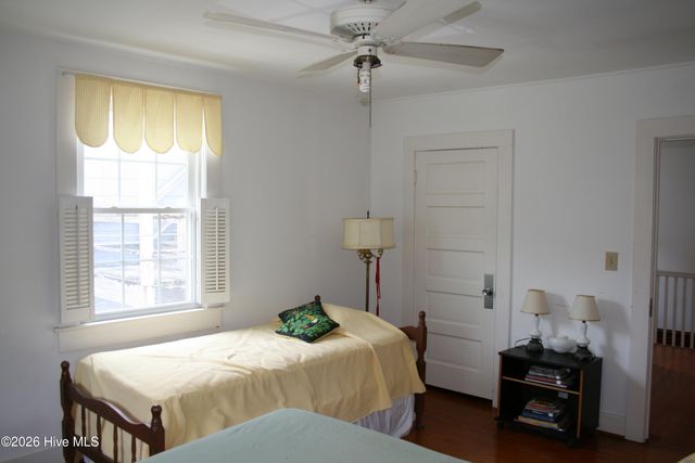 7 E Columbia Street E, Wrightsville Beach, NC 28480