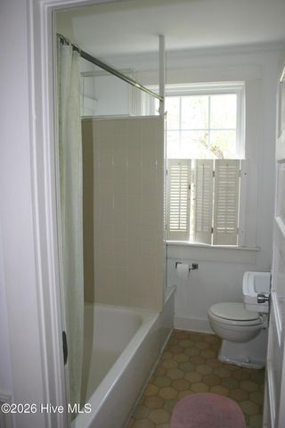 7 E Columbia Street E, Wrightsville Beach, NC 28480