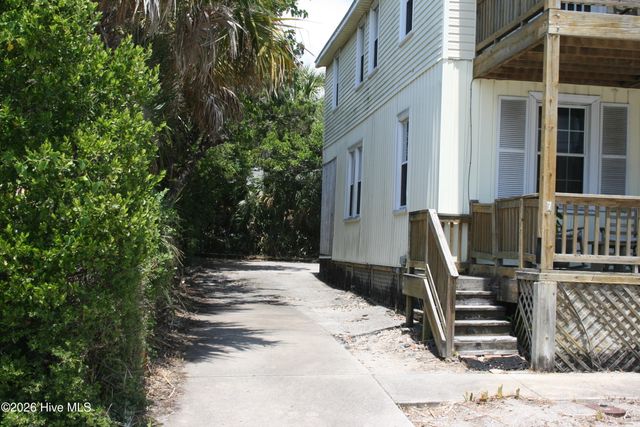 7 E Columbia Street E, Wrightsville Beach, NC 28480