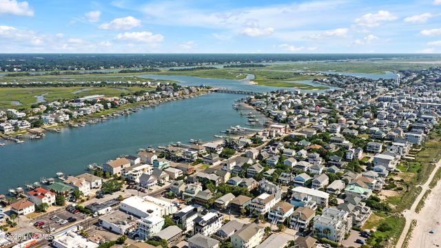 7 E Columbia Street E, Wrightsville Beach, NC 28480