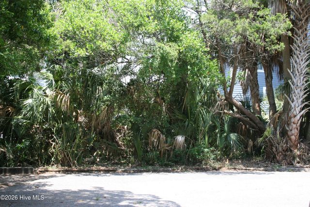 7 E Columbia Street E, Wrightsville Beach, NC 28480
