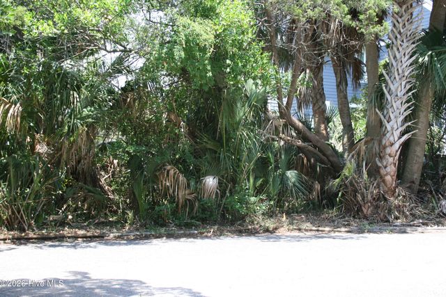 7 E Columbia Street E, Wrightsville Beach, NC 28480