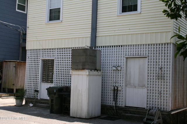 7 E Columbia Street E, Wrightsville Beach, NC 28480