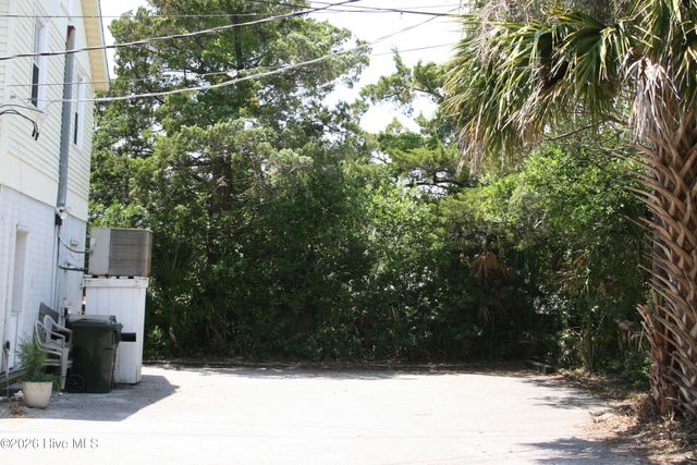 7 E Columbia Street E, Wrightsville Beach, NC 28480