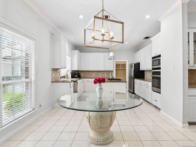 2326 Fountain Way, San Antonio, TX 78248