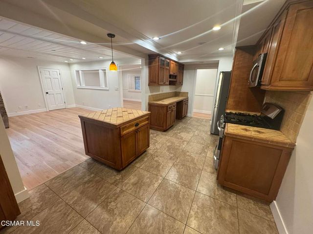 22359 Lanark Street, Canoga Park, CA 91304