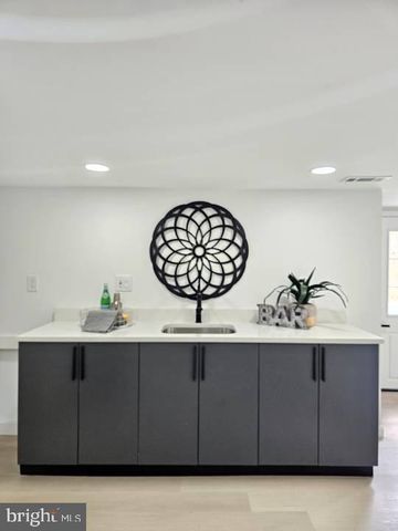 2932 YOST PL NE, Washington, DC 20018