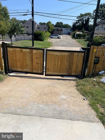 2932 YOST PL NE, Washington, DC 20018