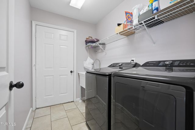 124 Lazy Lane, Gray, TN 37615