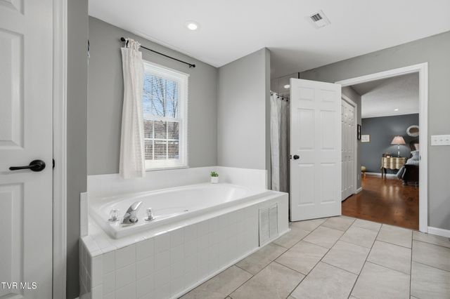 124 Lazy Lane, Gray, TN 37615