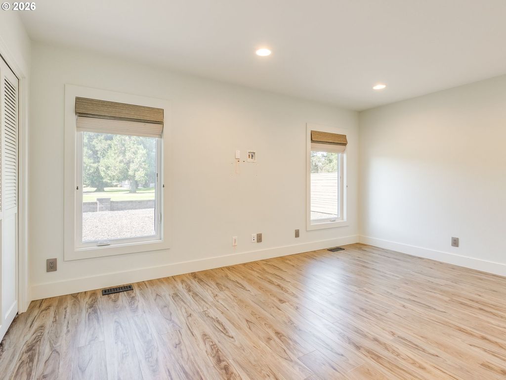 Image 18 of property listing at 2035 Nw SAINT ANDREWS Dr, Mc Minnville, OR 97128