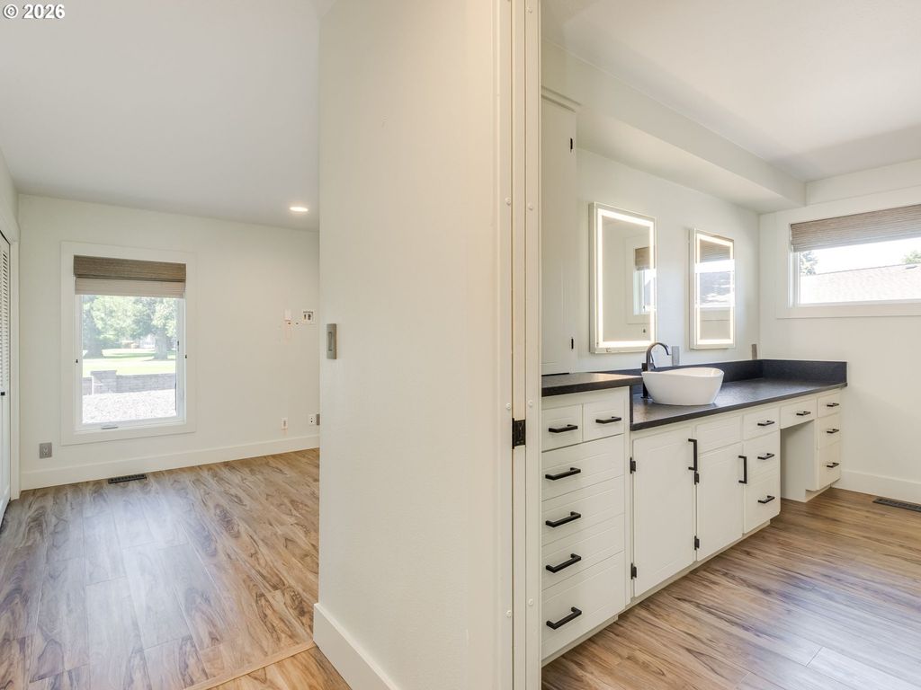 Image 22 of property listing at 2035 Nw SAINT ANDREWS Dr, Mc Minnville, OR 97128