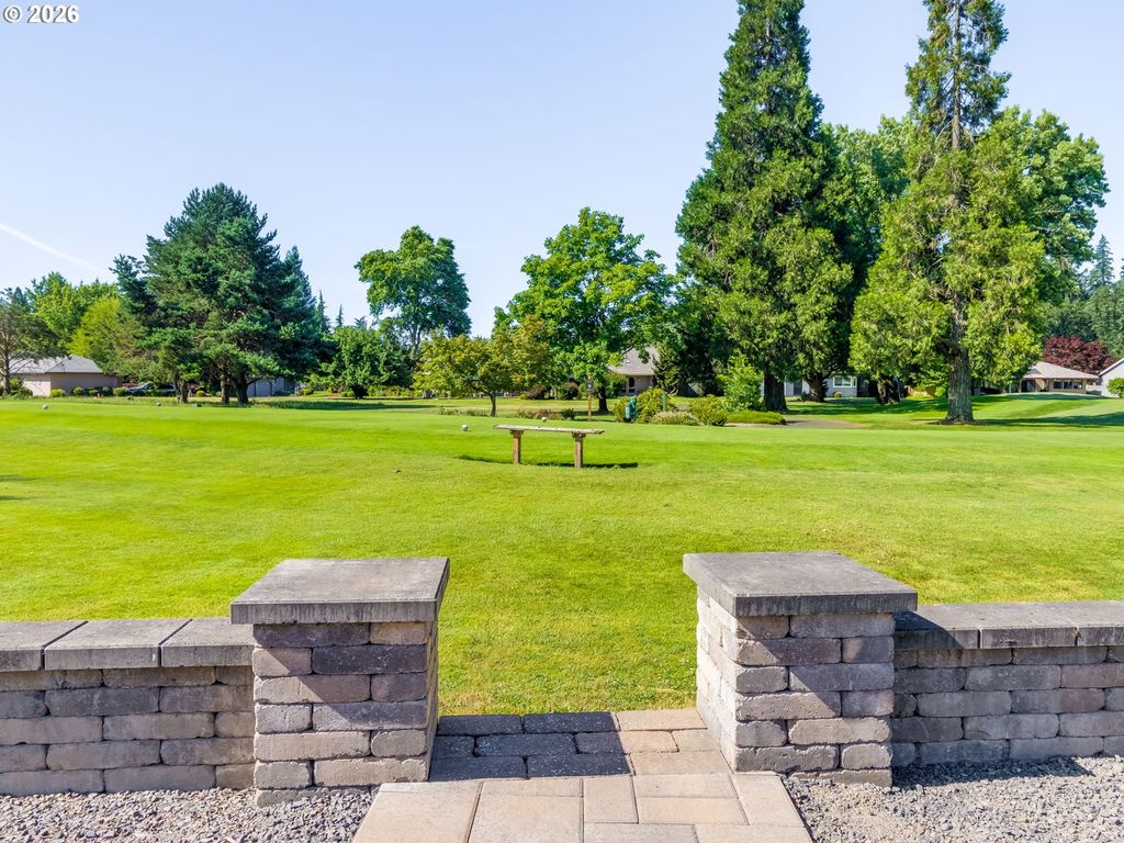 Image 35 of property listing at 2035 Nw SAINT ANDREWS Dr, Mc Minnville, OR 97128