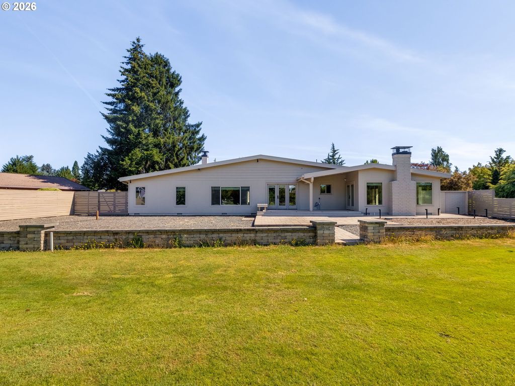 Image 37 of property listing at 2035 Nw SAINT ANDREWS Dr, Mc Minnville, OR 97128