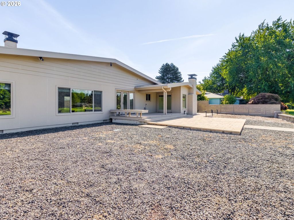 Image 38 of property listing at 2035 Nw SAINT ANDREWS Dr, Mc Minnville, OR 97128