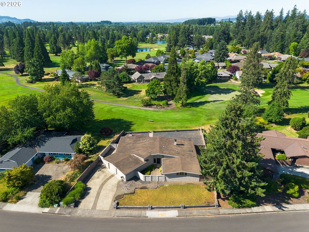 Image 41 of property listing at 2035 Nw SAINT ANDREWS Dr, Mc Minnville, OR 97128