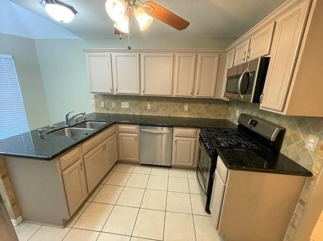 9559 Carmalee Street, Houston, TX 77075