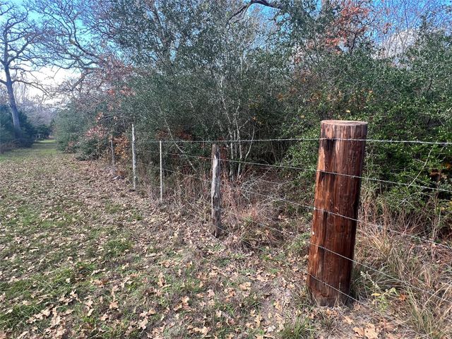 1803 Doe Run Drive, Waelder, TX 78959