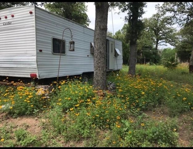 1803 Doe Run Drive, Waelder, TX 78959