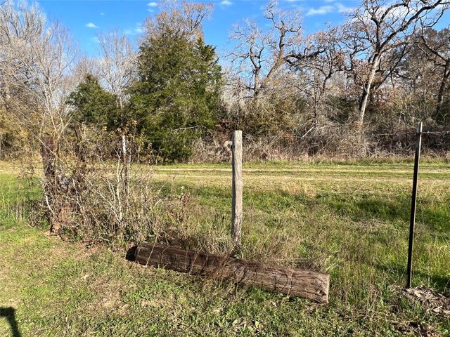 1803 Doe Run Drive, Waelder, TX 78959