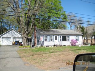 245 Park St, Easthampton, MA 01027