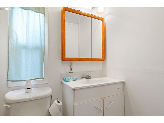 7080 THURSTON Rd 02, Springfield, OR 97478