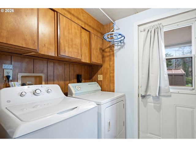 7080 THURSTON Rd 02, Springfield, OR 97478