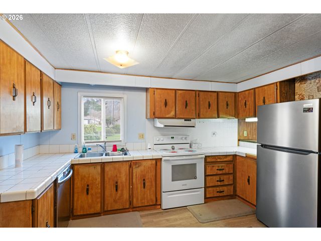 7080 THURSTON Rd 02, Springfield, OR 97478